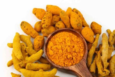 5 reasons to add a tablespoon of turmeric to your morning smoothie