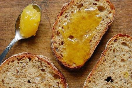 Spread some bread with honey and cinnamon - check why