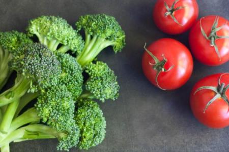 Super medicine from tomato and broccoli