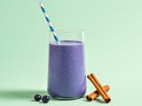 When energy drops: a drink made from blueberries, coconut milk, and cinnamon that nature offers instead of an energy drink