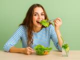 When the hot sun drives you to the table: why is green salad the best summer diet?