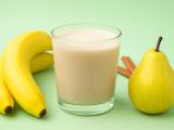 4  Ingredients, One Glass: The Pear, Banana, Raspberry & Kefir Morning Smoothie That Could Help You Start the Day Right