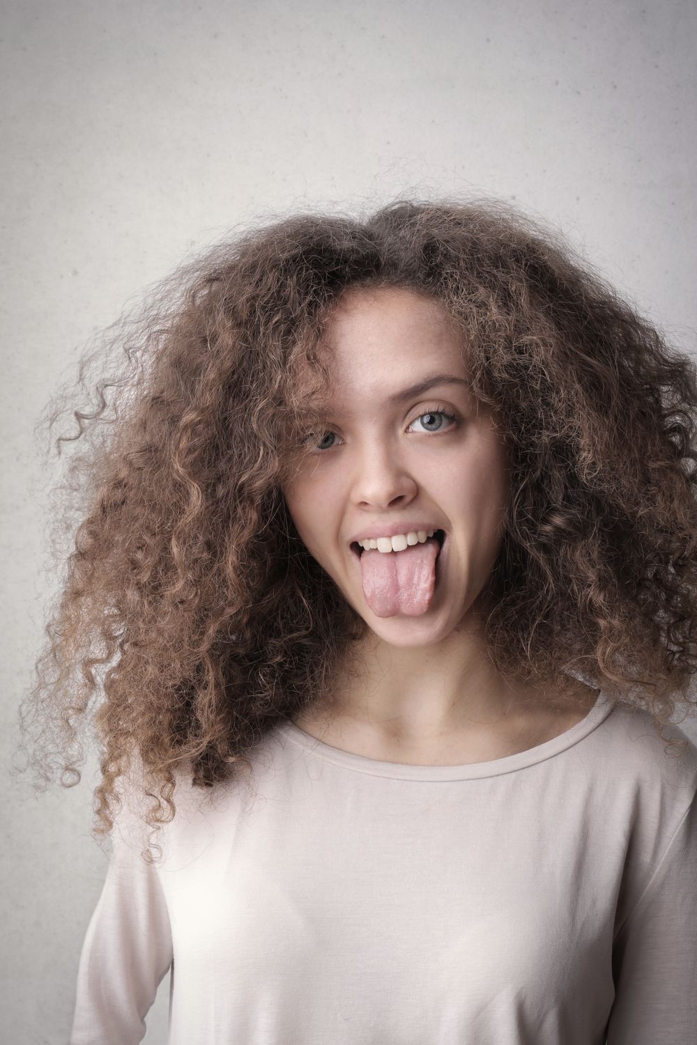 Your Tongue Never Lies: The Morning Coating Almost Everyone Has — And What It's Quietly Telling You