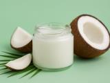 A Spoonful of Coconut Oil on an Empty Stomach: The Quiet Morning Habit So Many People Swear By